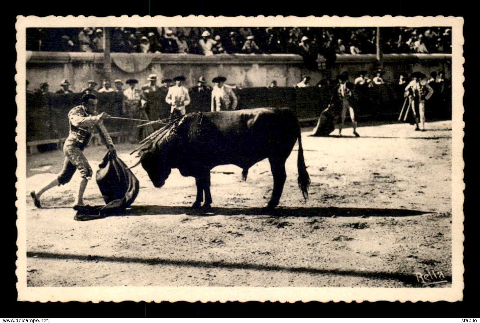 30 - NIMES - COURSE DE TAUREAUX AUX ARENES - LA MISE A MORT - Nîmes