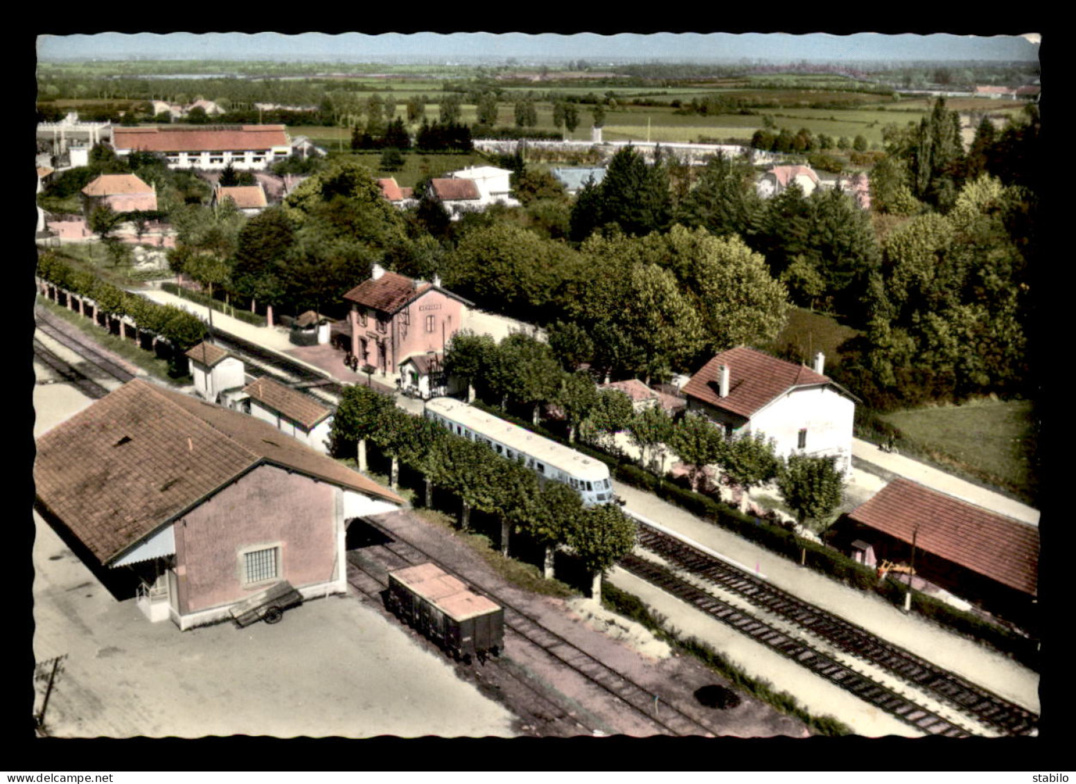 71 - MERVANS - VUE AERIENNE - LA GARE DE CHEMIN DE FER - AUTORAIL - Autres & Non Classés