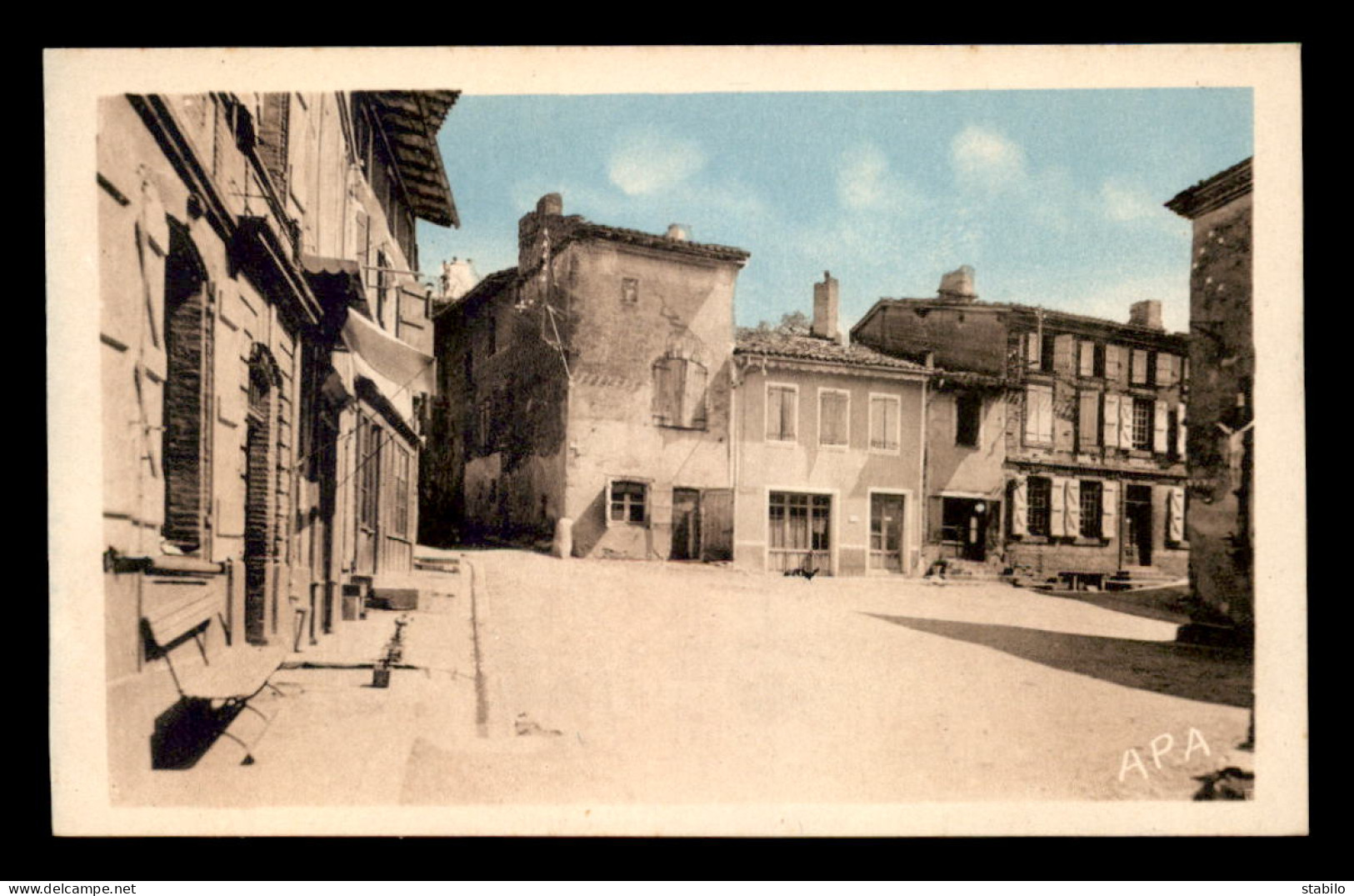 82 - MONTCLAR-DE-QUERCY - PLACE DU MARCHE DE LA VOLAILLE - Montclar De Quercy