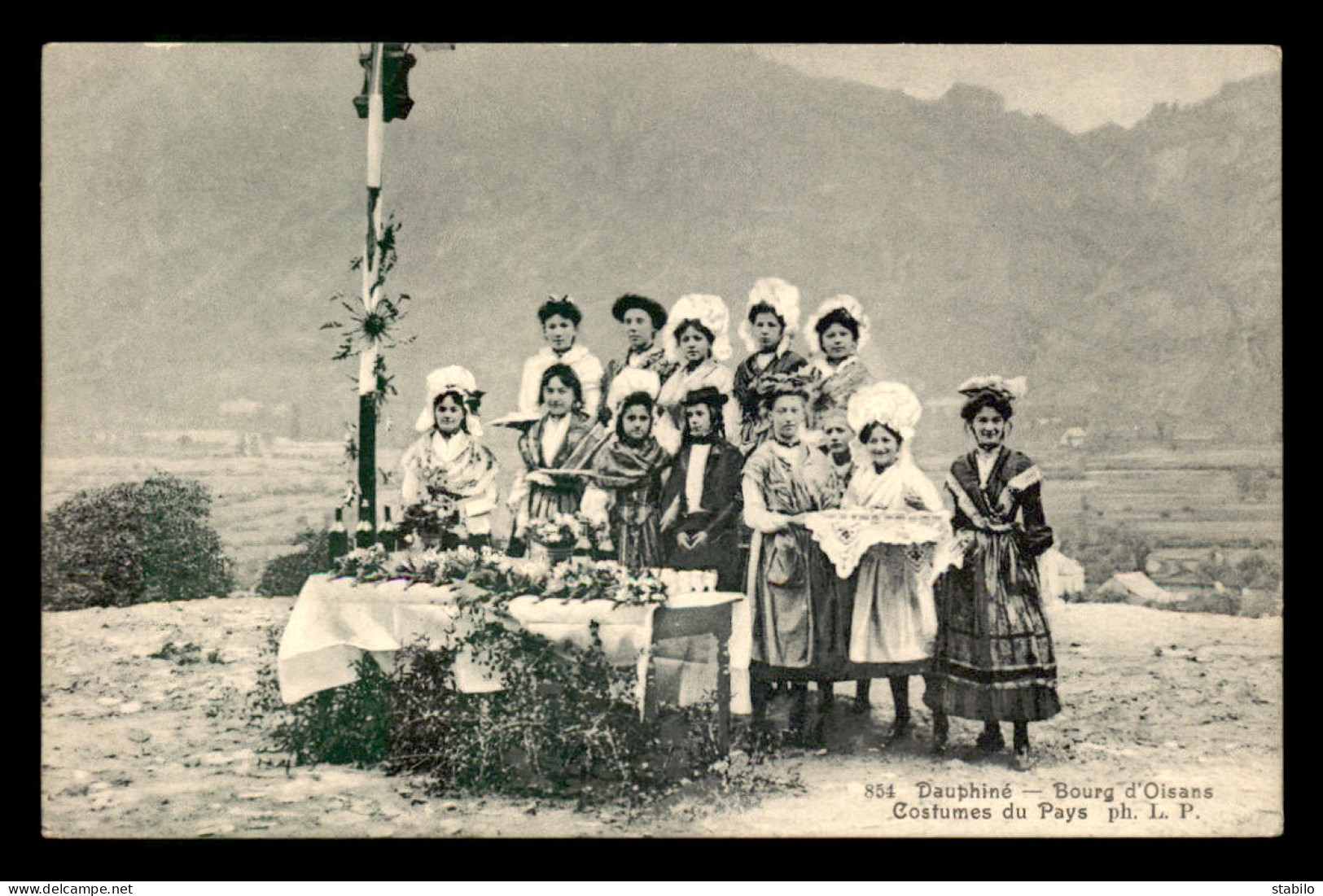 38 - BOURG-D'OISANS - FEMMES EN COSTUMES DU PAYS - Bourg-d'Oisans