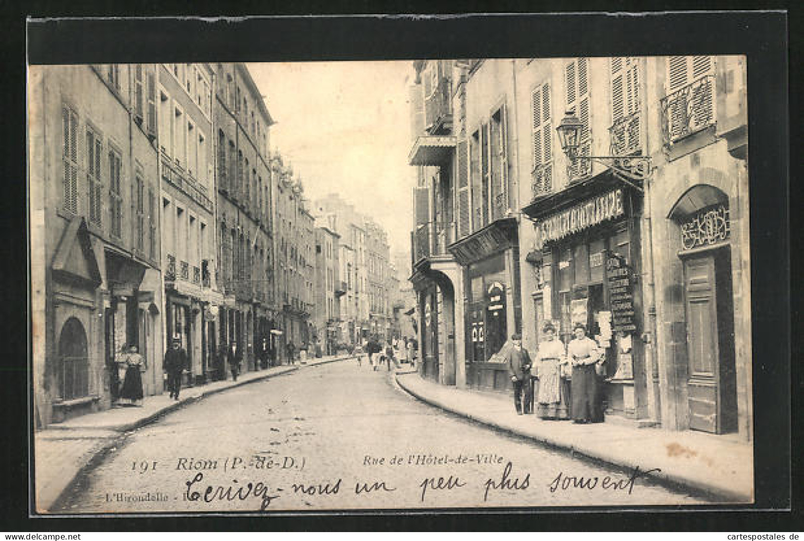 CPA Riom, Rue De L`Hôtel-de-Ville  - Riom