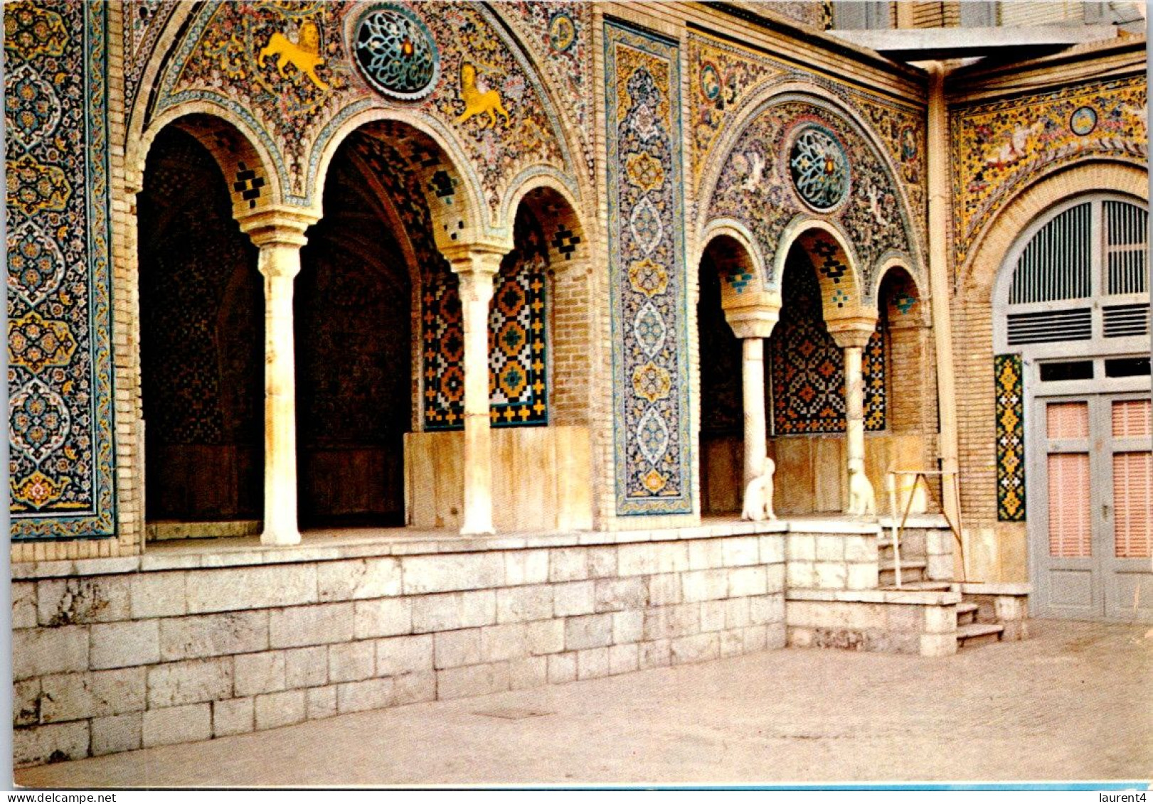 19-4-2024 (2 Z 28) Iran (2 Postcards) Teheran Golestan Palace  (both Posted) - Châteaux