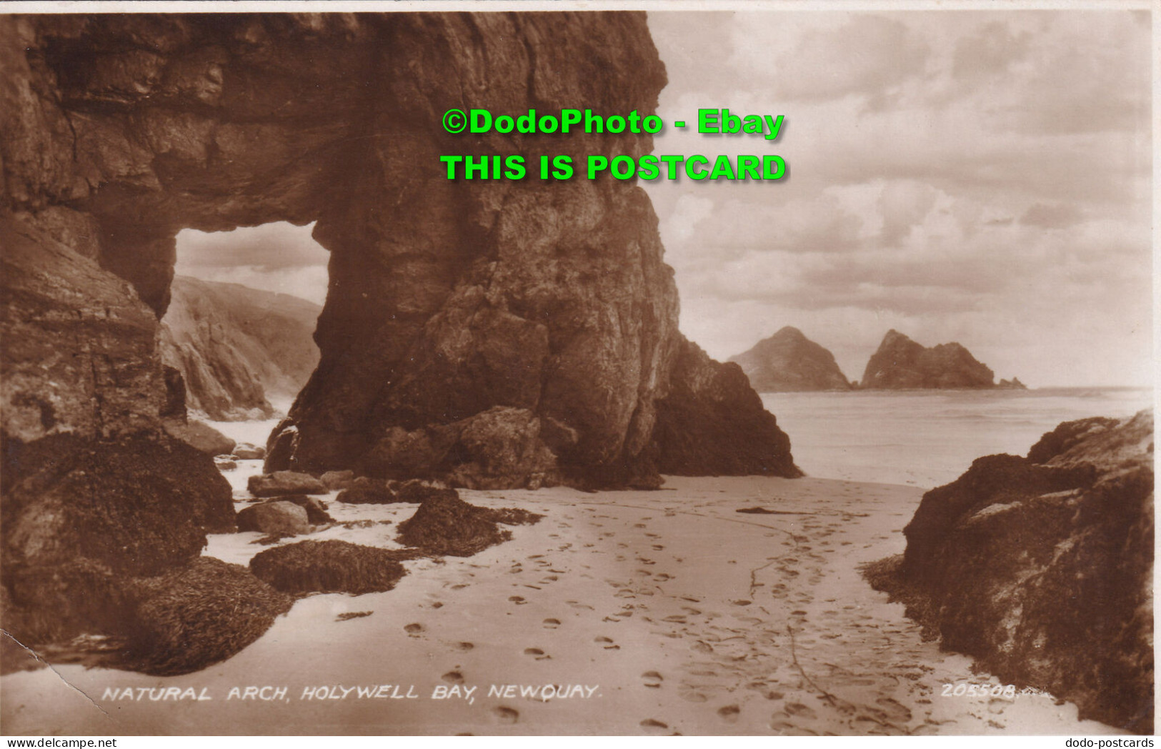 R409354 Newquay. Natural Arch. Holywell Bay. RP - Mondo