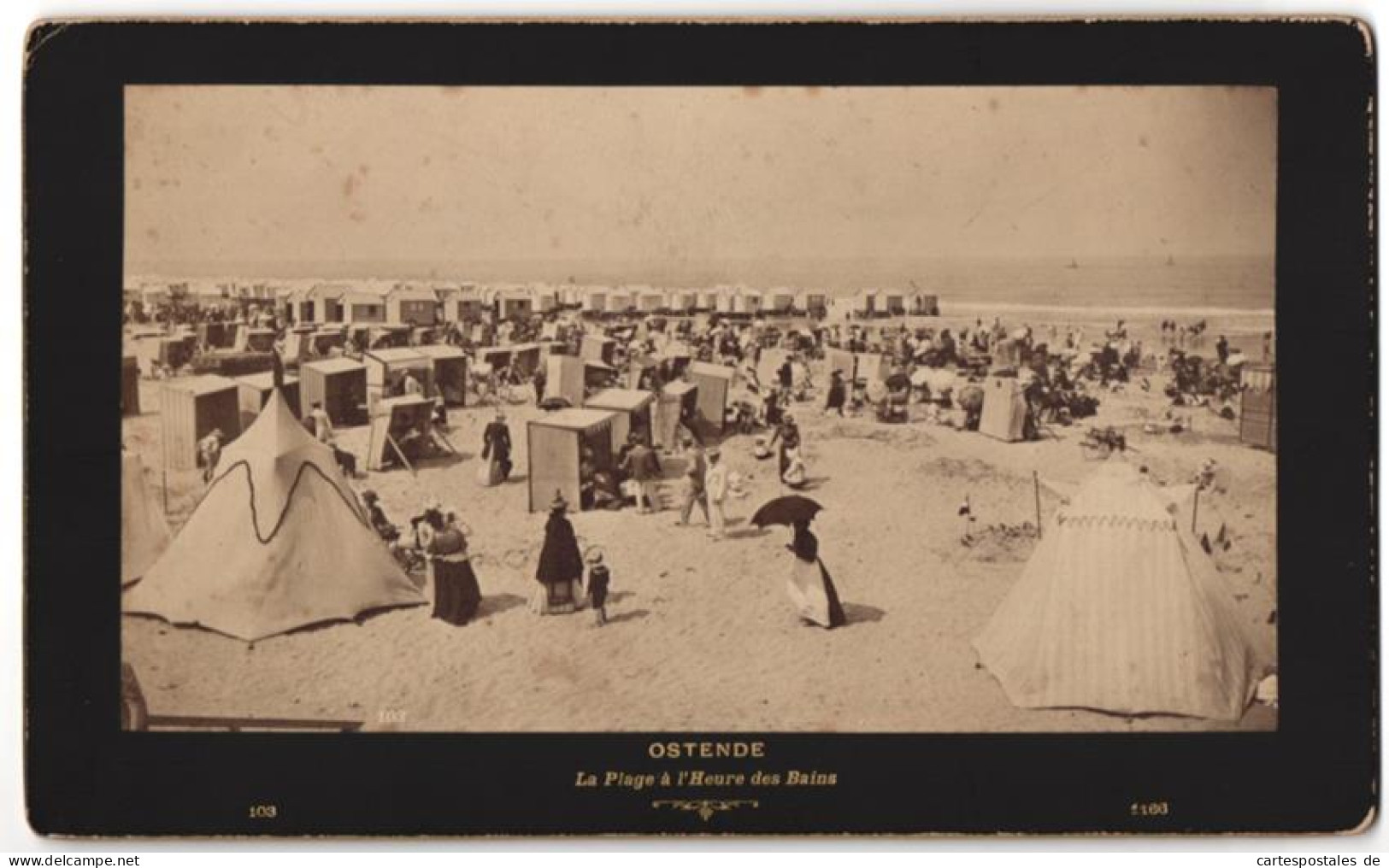 Fotografie Unbekannter Fotograf, Ansicht Ostende, La Plage A L`Heure Des Bains, Strandkorb, Zelt  - Places