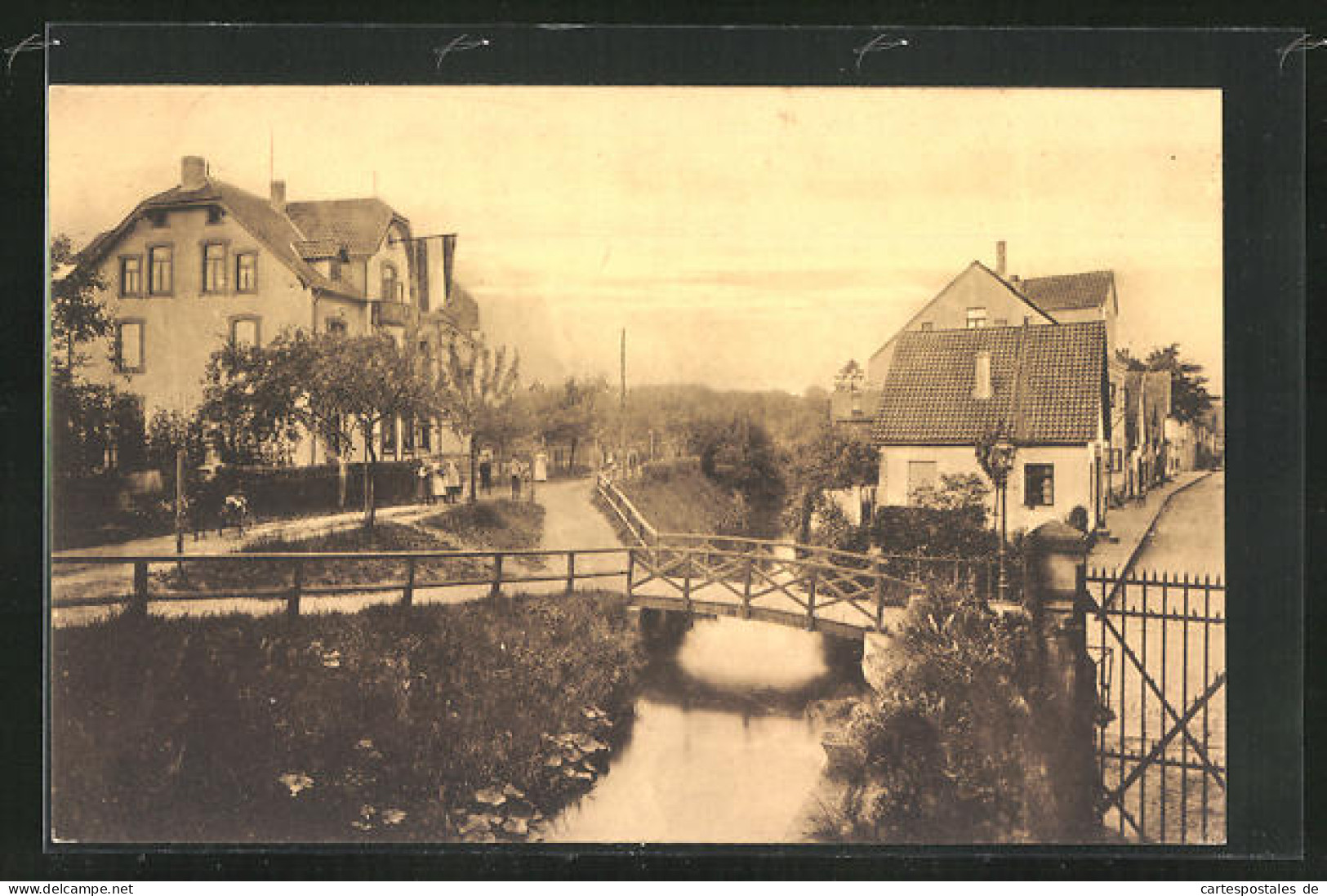 AK Rinteln, Strassenpartie Am Wall Mit Brücke  - Rinteln