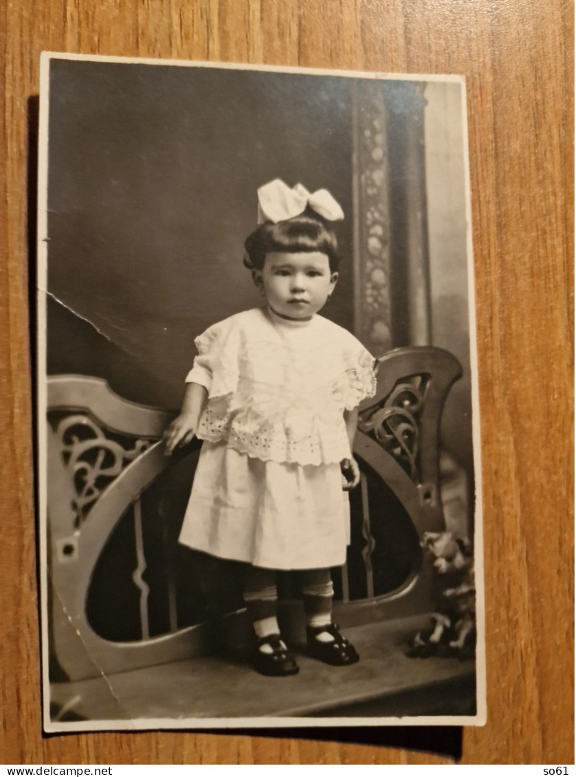 19206.  Fotografia Cartolina D'epoca Bambina In Posa Aa'20 Italia - 13x8,5 Foto Liuzzi Alba - Personas Anónimos