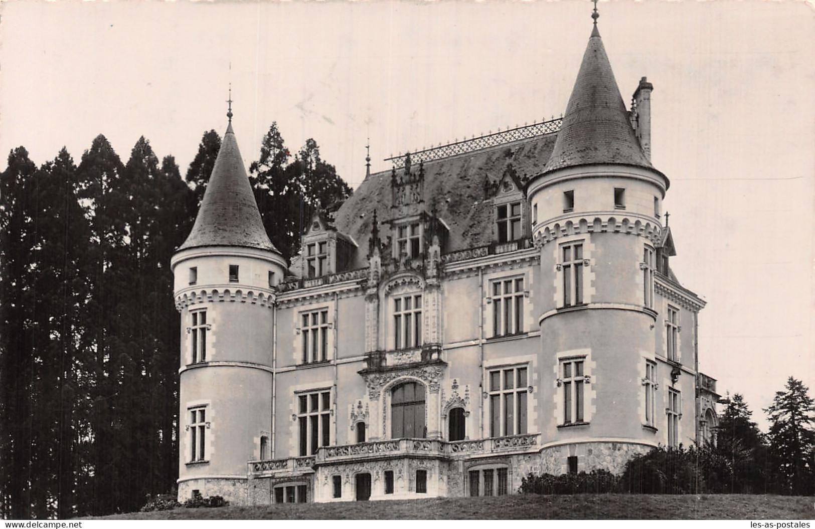 37 ILE BOUCHARD CHÂTEAU DU TEMPLE - L'Île-Bouchard