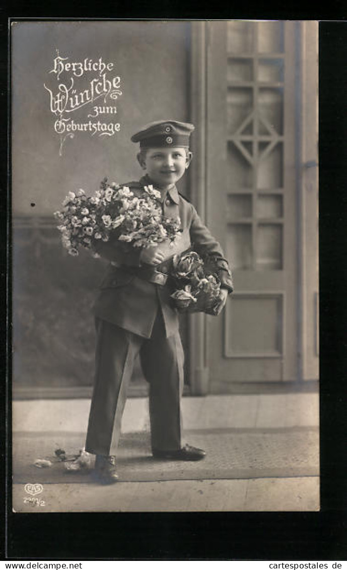 AK Knabe In Uniform Mit Blumen  - Guerre 1914-18