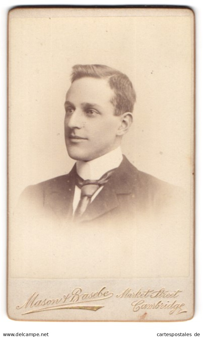 Photo Mason & Basebe, Cambridge, Market Street, Eleganter Junger Mann  - Persone Anonimi