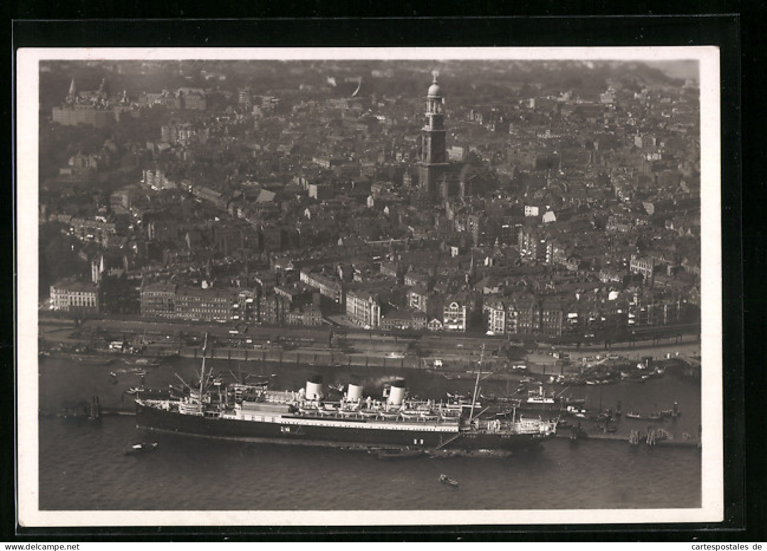 AK Hamburg, Passagierschiff Cap Polonio Und Die Stadt, Fliegeraufnahme  - Steamers