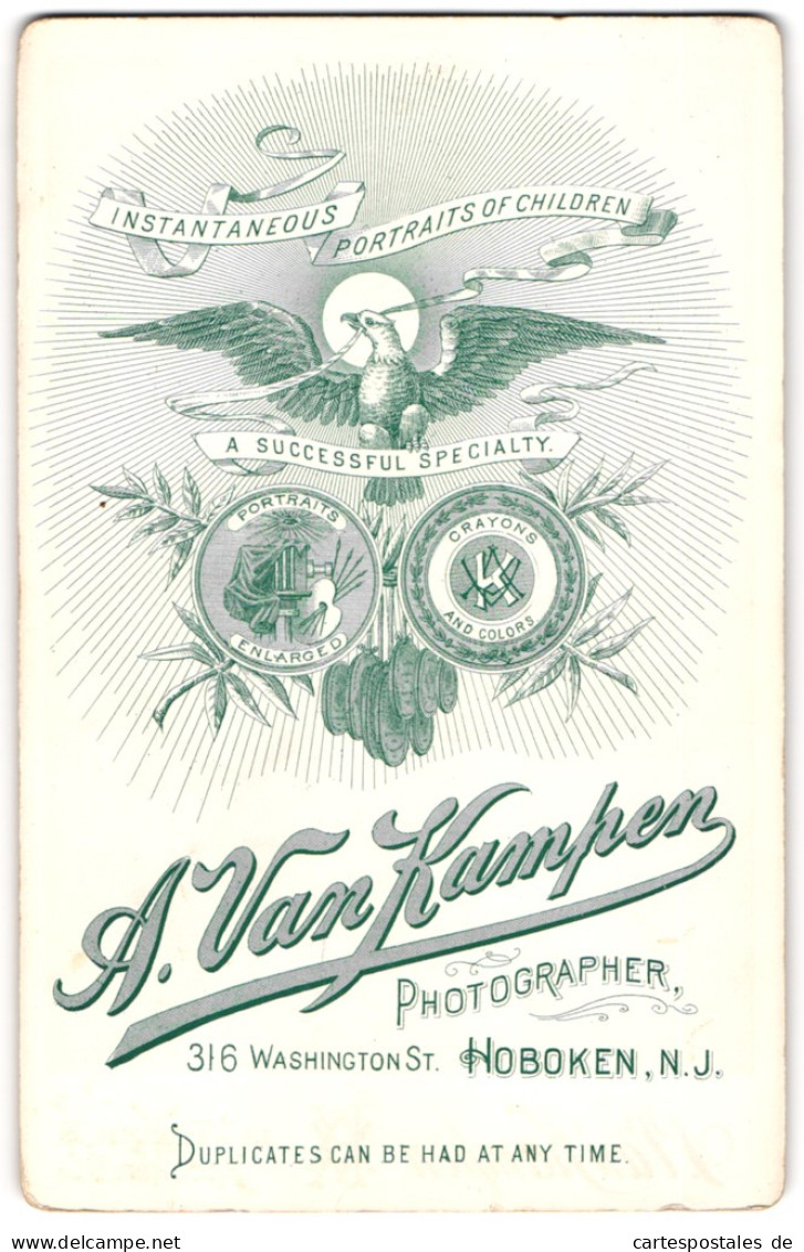 Fotografie A. Van Kamoen, Hoboken N.J., Washington St. 316, Weisskopfadler Mit Banderole, Plattenkamera  - Persone Anonimi