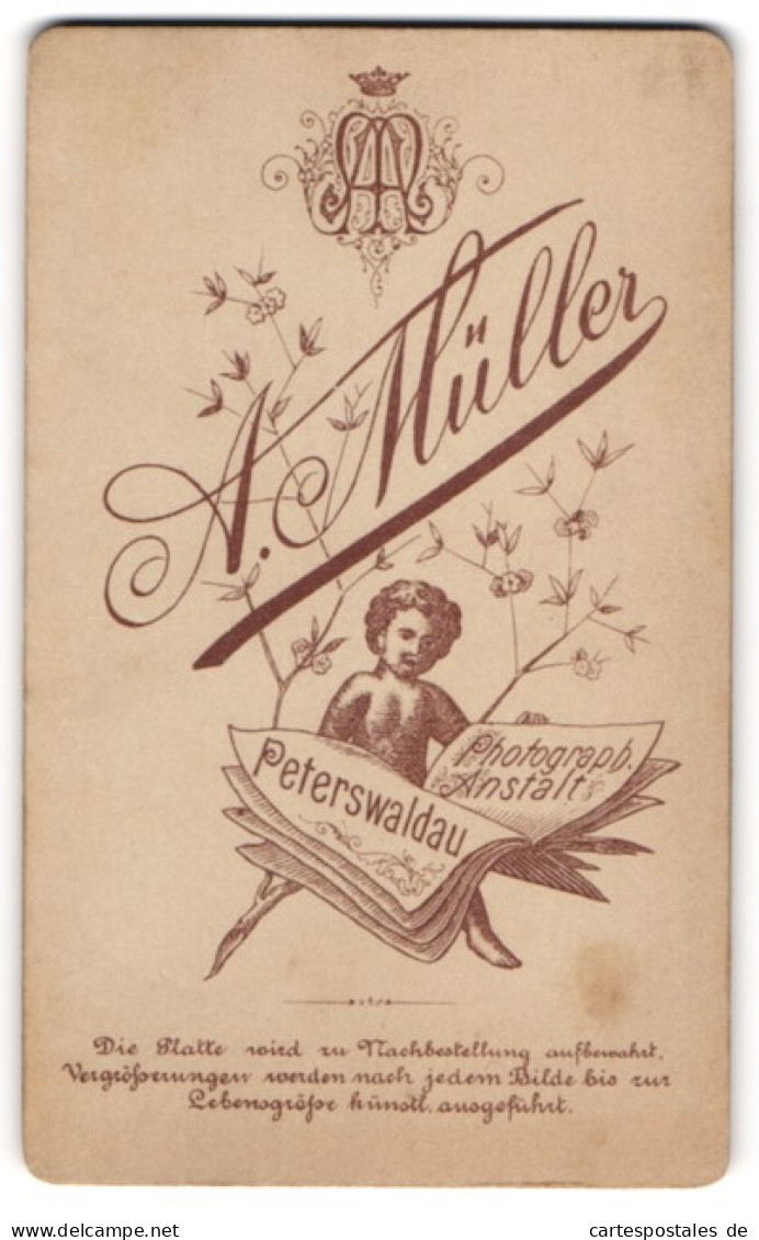 Fotografie A. Müller, Peterswaldau, Kleines Kind Blättert In Einer Zeitung Mit Anschrift Des Fotografen, Monogramm  - Anonymous Persons