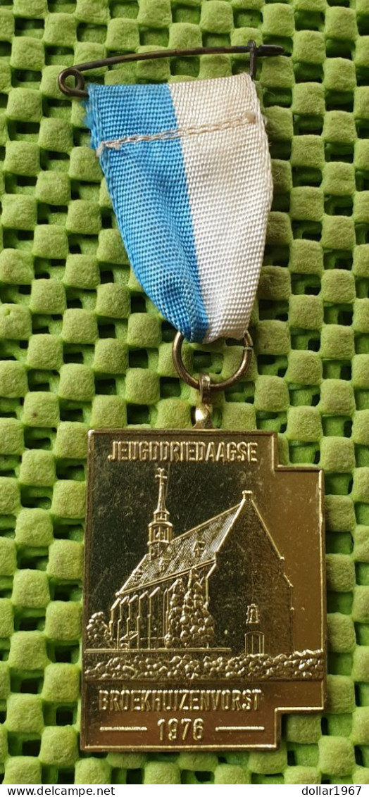 Medaile  :  .Jeugddriedaagse Broekhuizenworst 1976 -  Original Foto  !!  Medallion  Dutch - Otros & Sin Clasificación