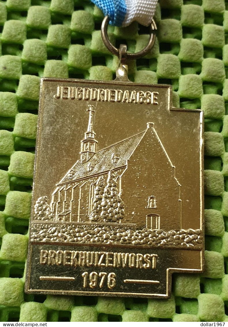 Medaile  :  .Jeugddriedaagse Broekhuizenworst 1976 -  Original Foto  !!  Medallion  Dutch - Autres & Non Classés