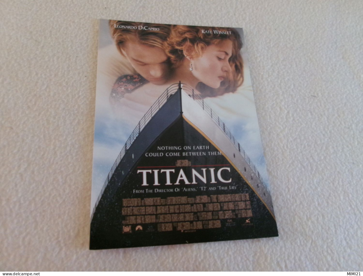 BELLE CARTE AFFICHE DE FILM "TITANIC" AVEC L. DI CAPRIO ET K. WINSLET (vente 1.60) - Manifesti Su Carta