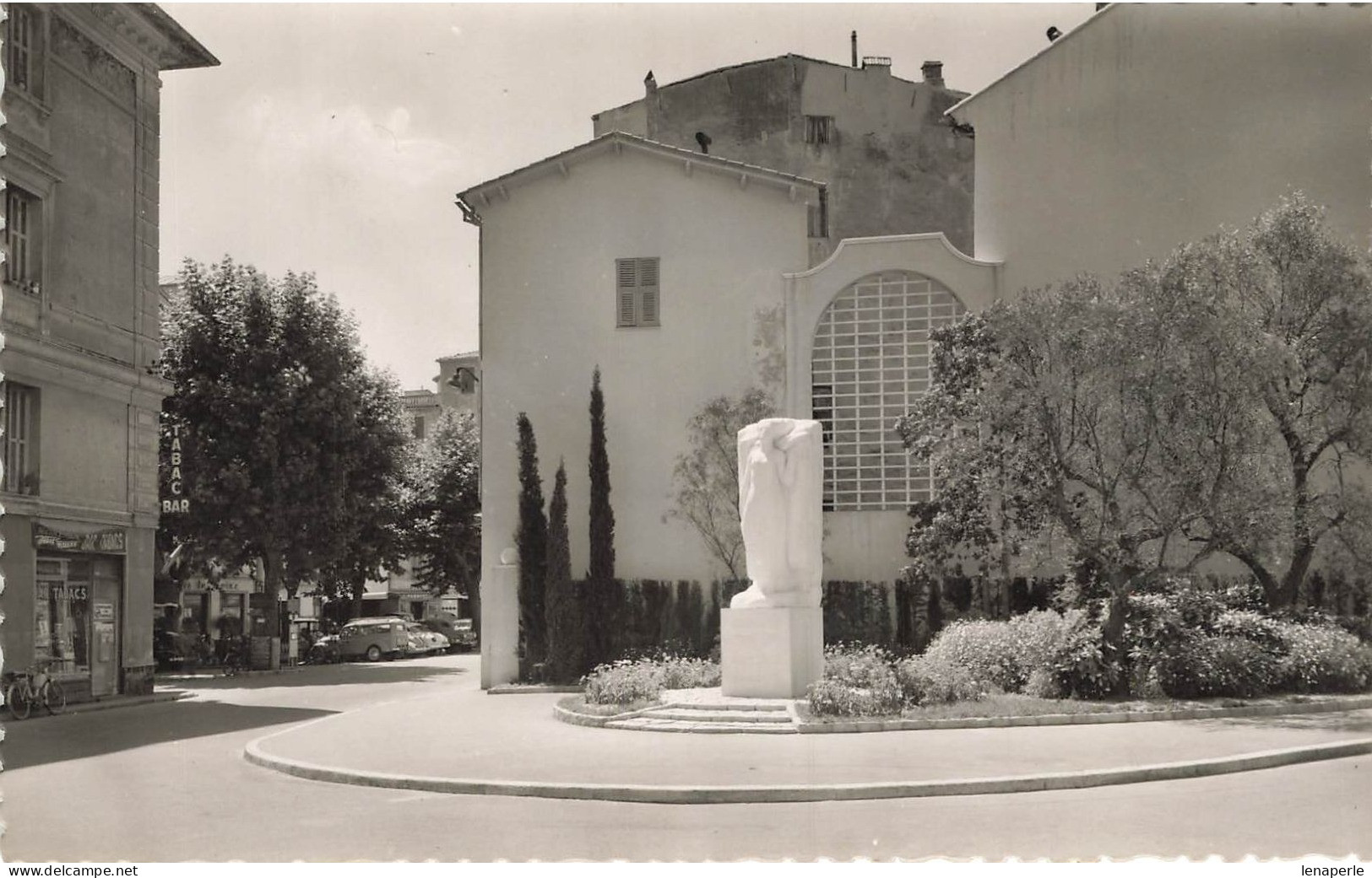 D6891 MENTON Le Monument Aux Morts De La Résistance - Menton