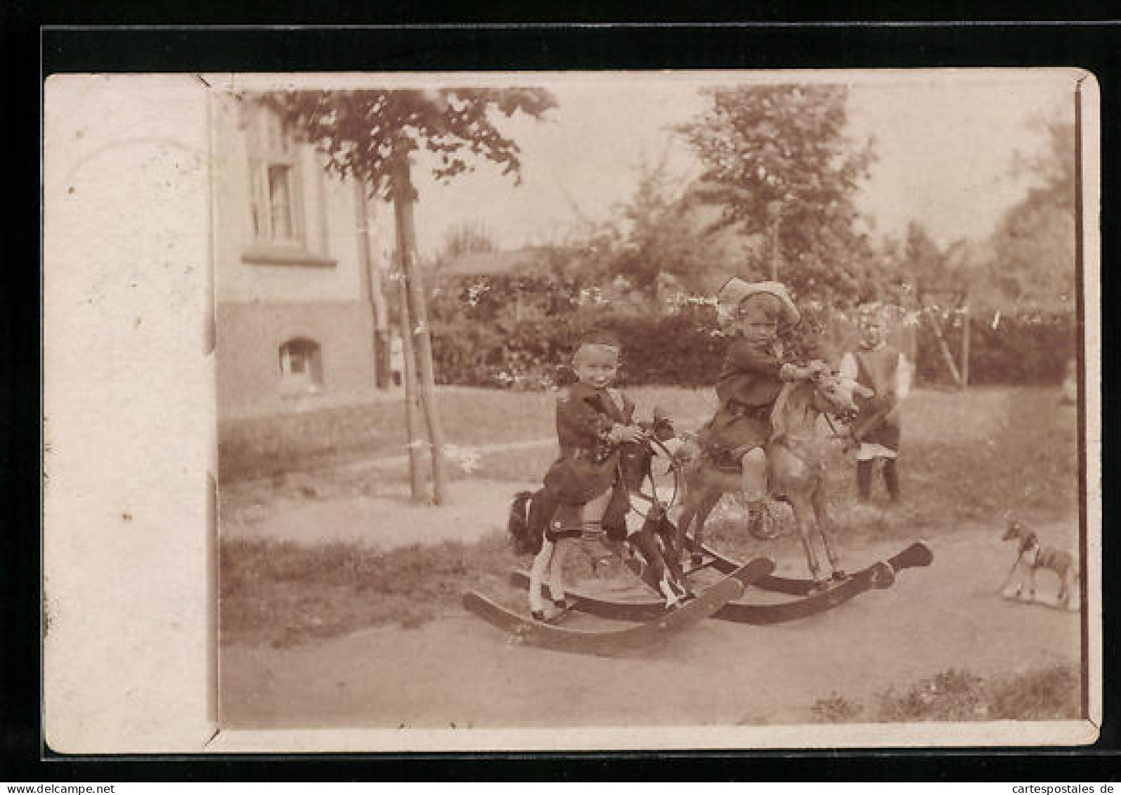 Foto-AK Zwei Kinder Auf Schaukelpferden  - Gebraucht