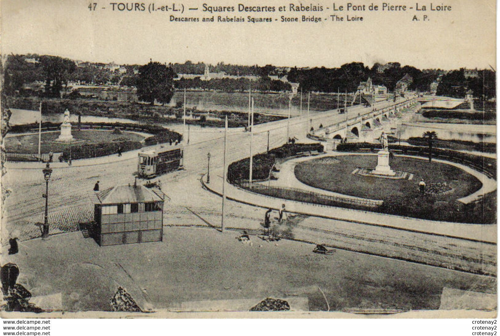 37 TOURS N°47 Square Descartes Et Rabelais Pont De Pierre Tramway Tram En 1929 Paveurs Au Travail Avec Leur Brouette - Tours