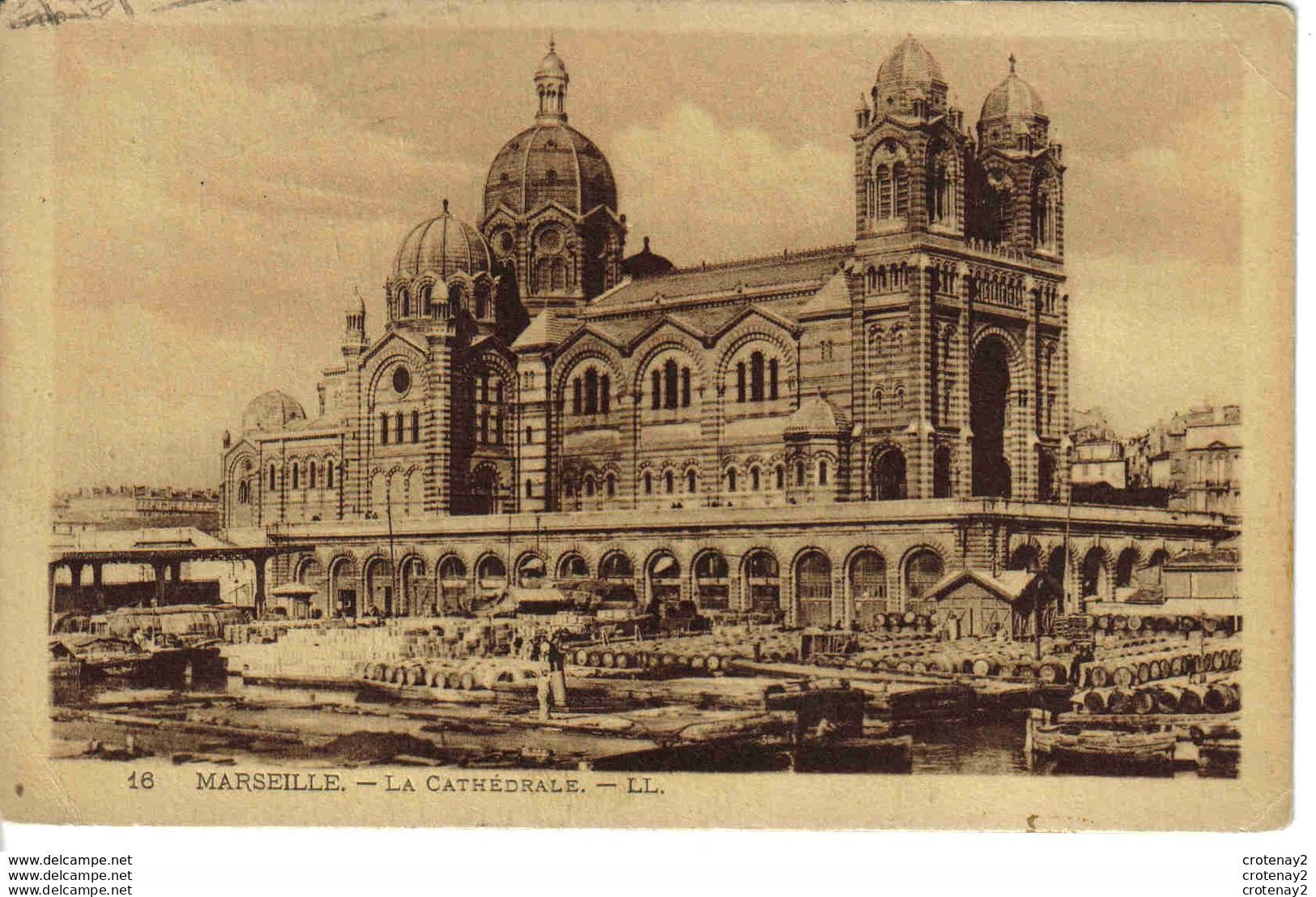 13 MARSEILLE N°16 LL La Cathédrale En 1921 Bateaux Chargés De Tonneaux Ou Barriques - Joliette, Port Area