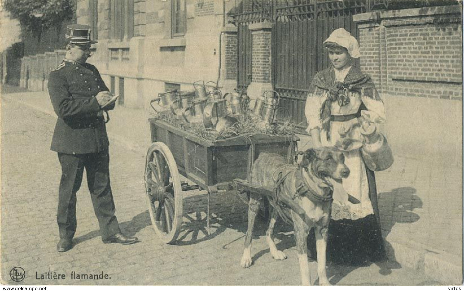 La Laitières  (  BELGE - HOND - CHIEN - Attelage .... Melk - Lait - Milk .....  ) Gendarm Police - Equipaggiamenti