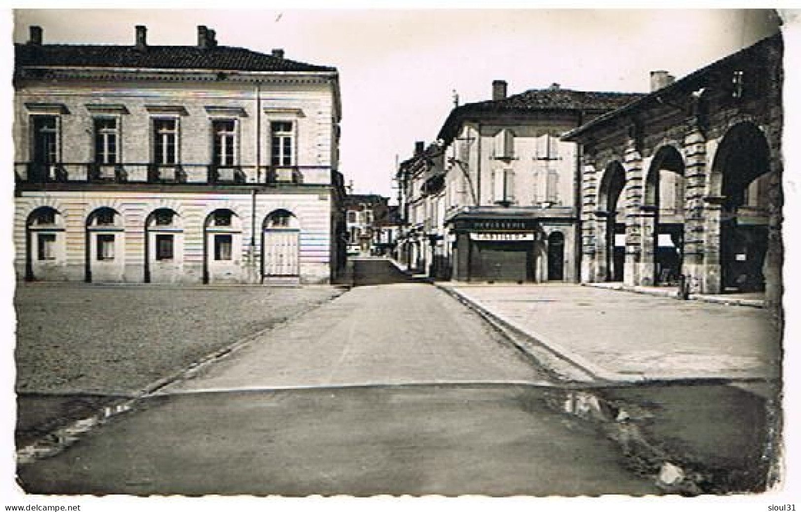 32      L ISLE JOURDAIN RUE DE LA REPUBLIQUE   CPSM 9X14 - Autres & Non Classés