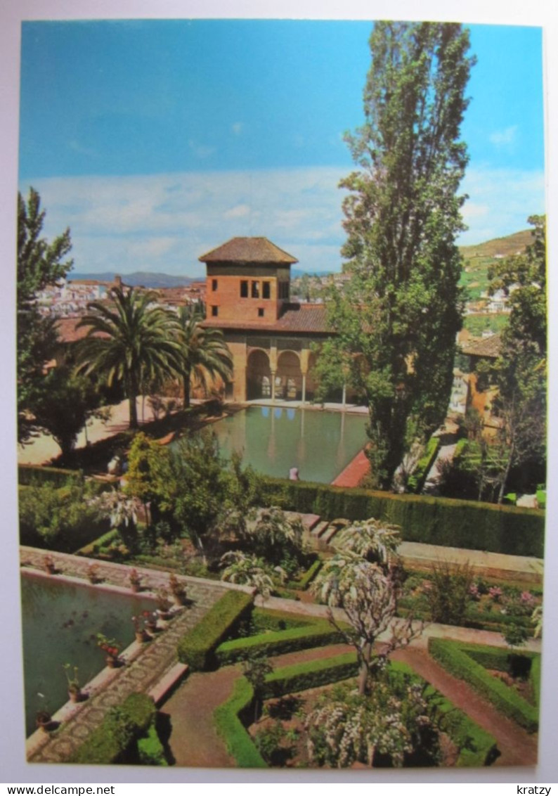 ESPAGNE - ANDALUCIA - GRANADA - Alhambra - Jardines Del Partal - Granada