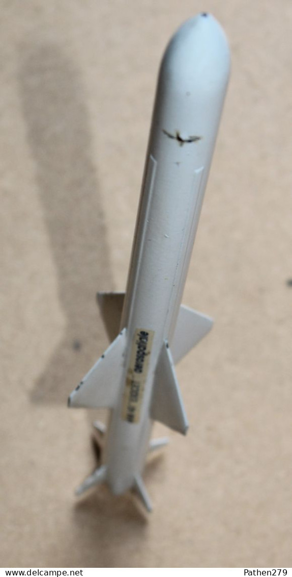 Maquette En Métal De Missile EXOCET MM40 De L'Aérospatiale - Otros & Sin Clasificación