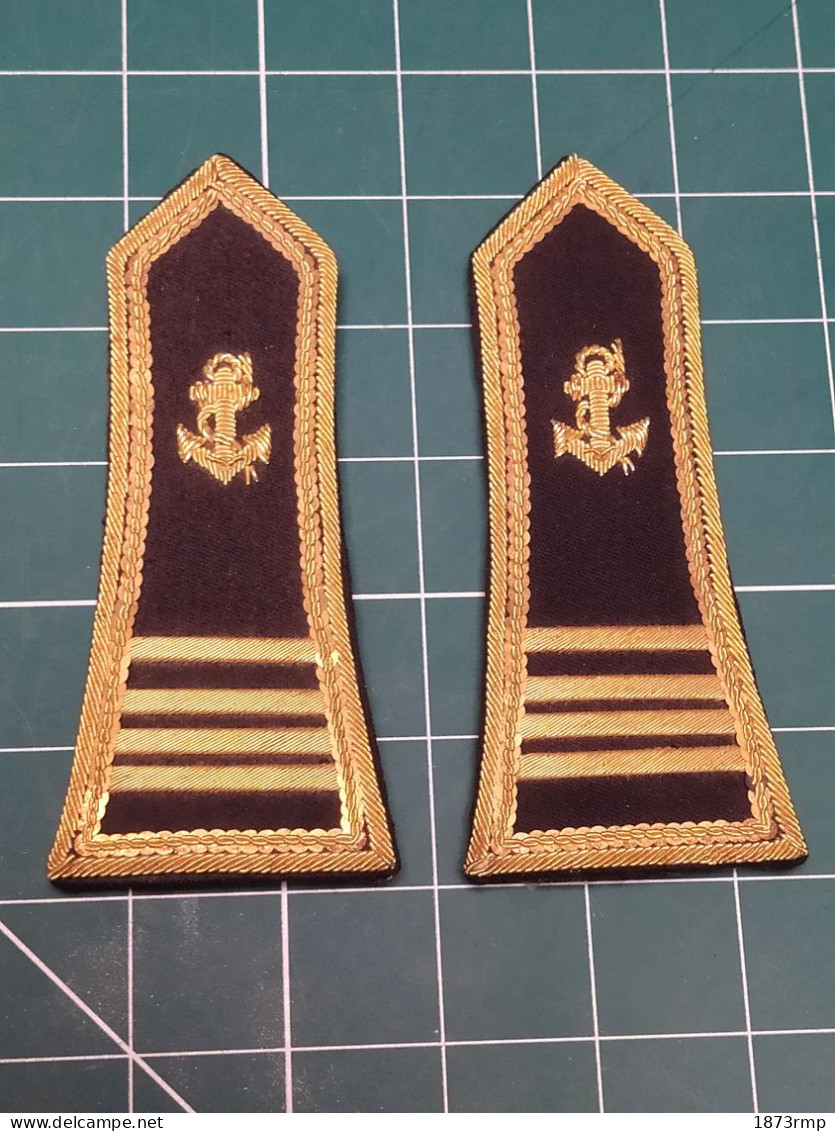 COMMANDANT TOUPES DE MARINE PAIRE D'EPAULETTES DE TENUE DE CEREMONIE, EN CANETILLE - Uniformes