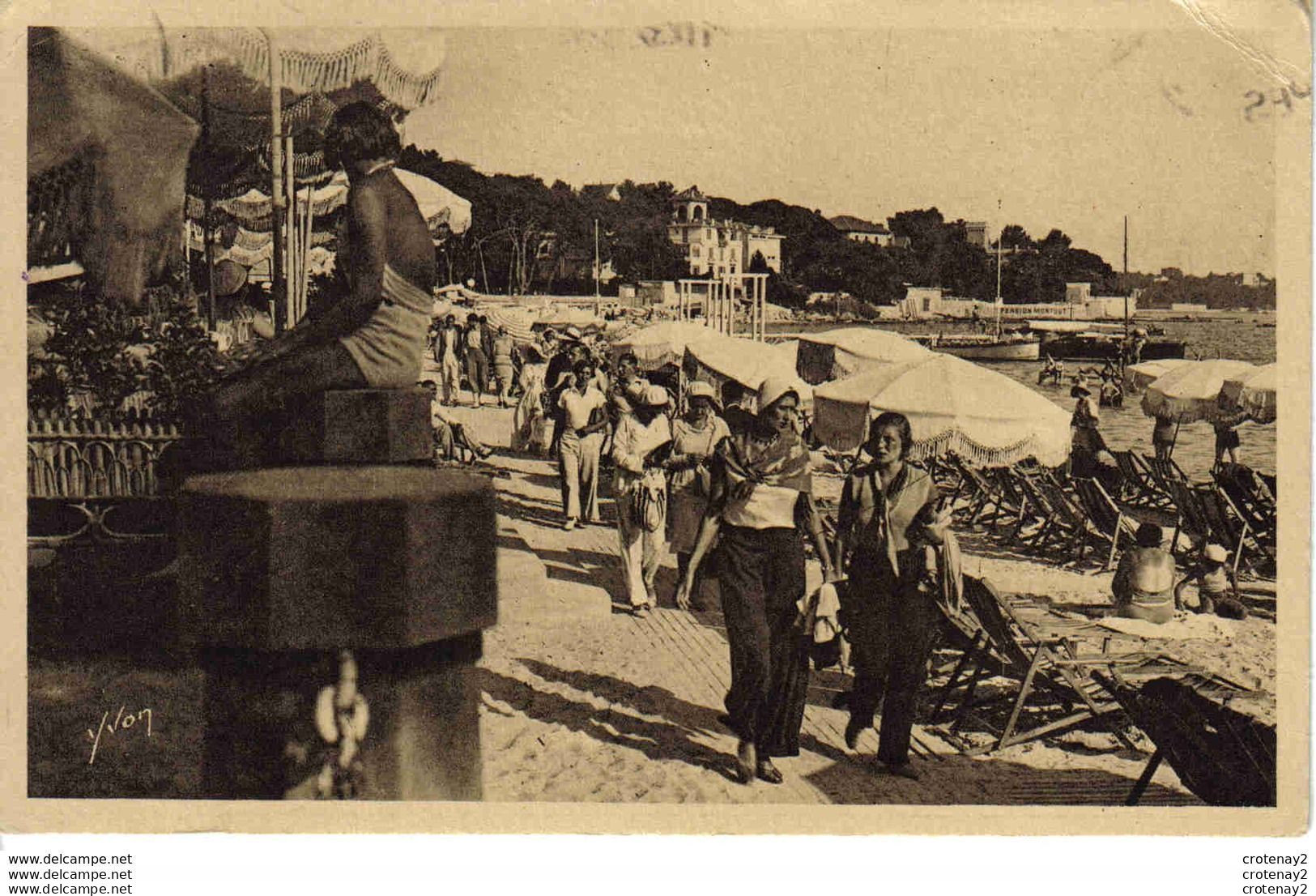 06 JUAN LES PINS N°459 La Plage Animée En 1932 Au Fond à Droite Pension Montbut La Douce France Côte D'Azur - Juan-les-Pins