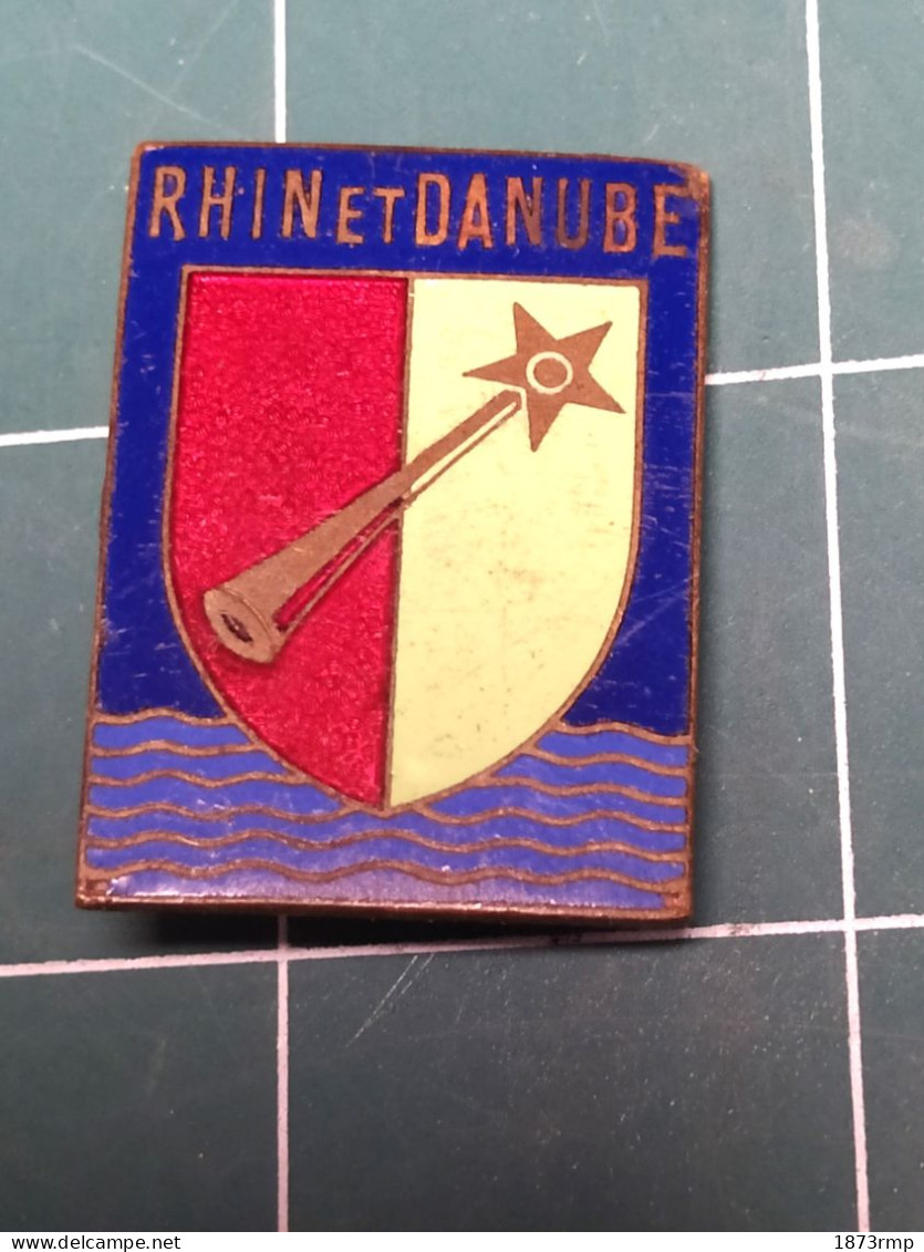 INSIGNE RHIN ET DANUBE, ECRITURE EN HAUT, PAS DE MARQUAGE, VERT PLUS CLAIR, ETOILE AVEC CERCLE - Armée De Terre