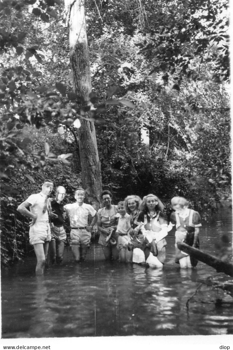 Photographie Photo Vintage Snapshot Groupe Rivi&egrave;re River Nature Wild Eau Water  - Anonyme Personen