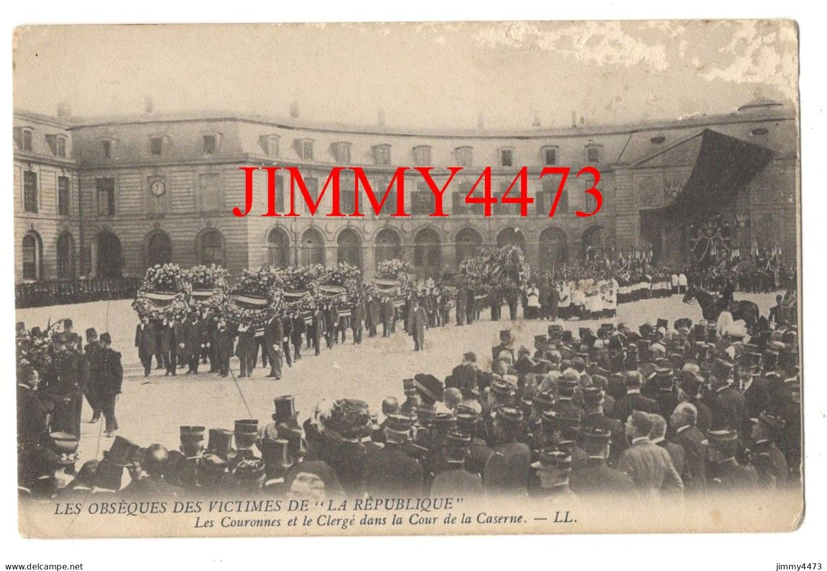 CPA - LES OBSEQUES DES VICTIMES DE " LA REPUBLIQUE " Les Couronnes Et Le Clergé Dans La Cour De La Caserne - L L - Casernas