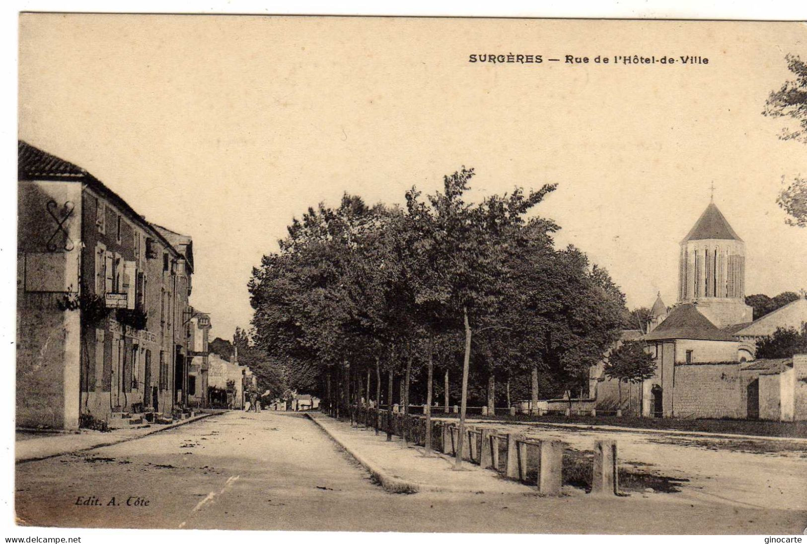 Surgeres Rue De L'hotel De Ville - Surgères