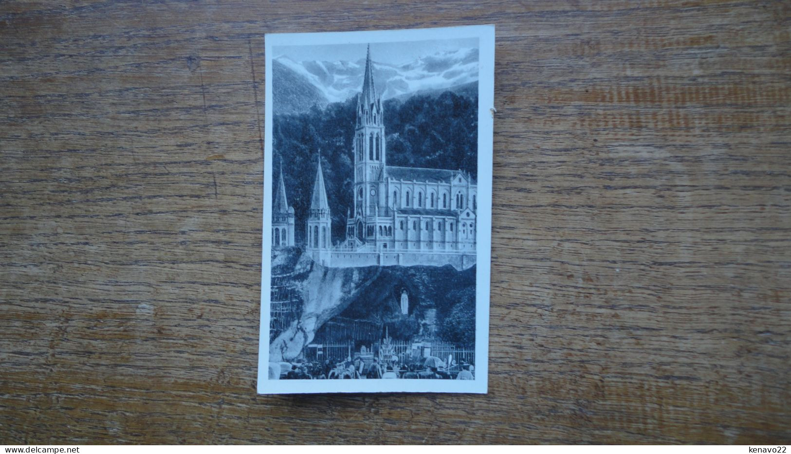 Lourdes , La Grotte Et La Basilique - Lourdes