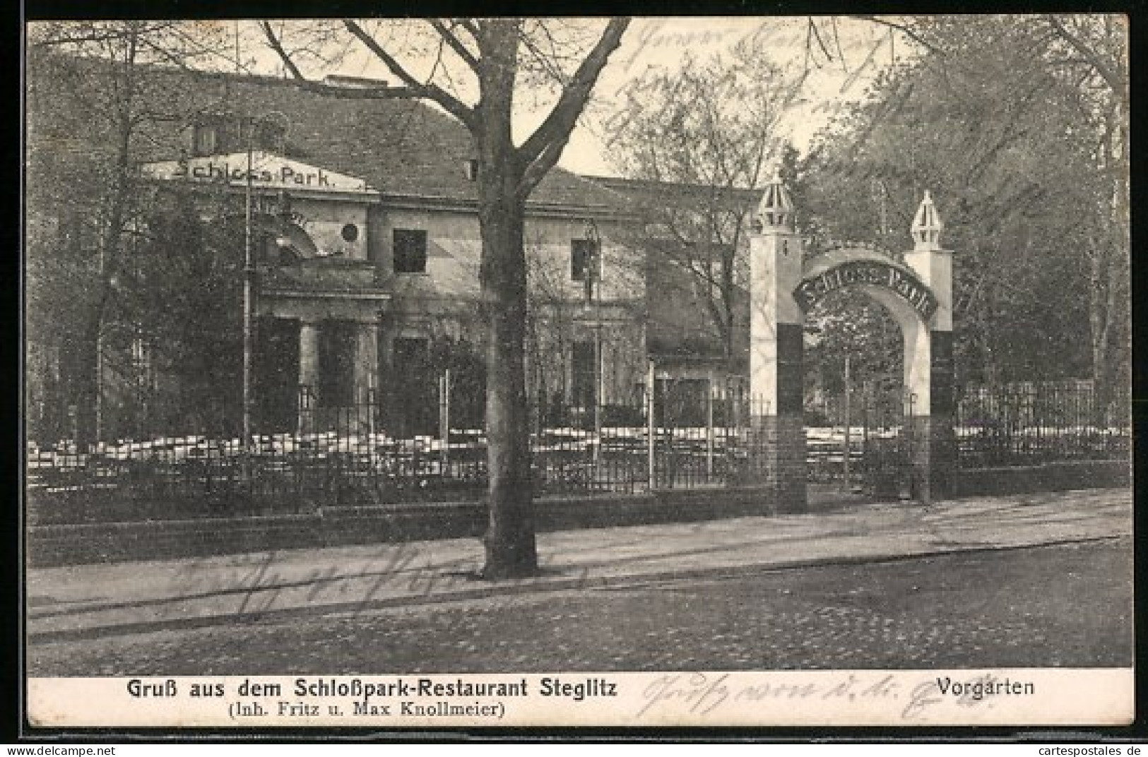 AK Berlin-Steglitz, Schlosspark-Restaurant, Inh.: Fritz U. Max Knollmeier, Vorgarten  - Steglitz