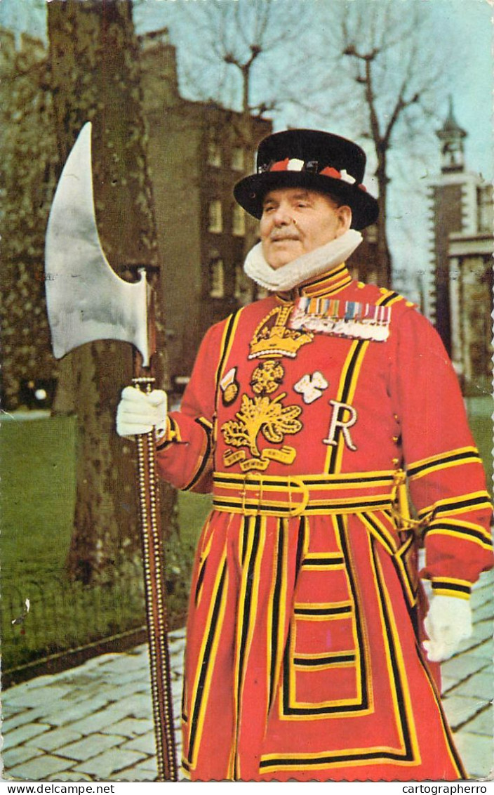 England Yeoman Warder At The Tower Of London - Personen