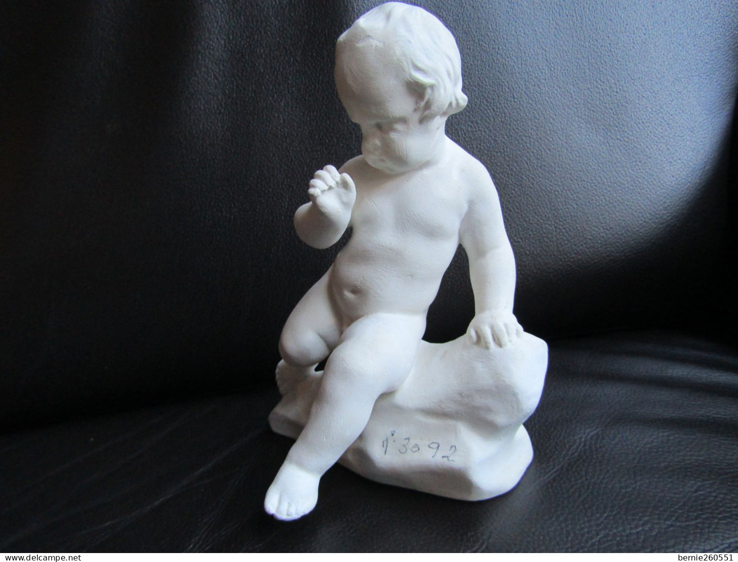 Superbe statuette d'un chérubin/enfant assis