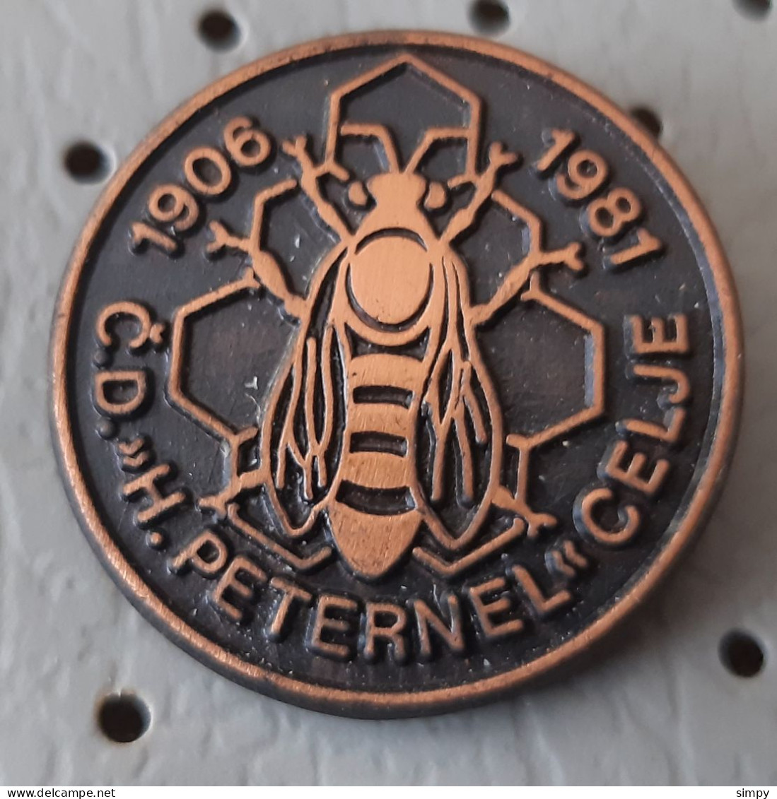 Beekeeping Society CD H. Peternel Celje 1906/1981 Honey  Bee Bees Slovenia  Pin Badge - Dieren