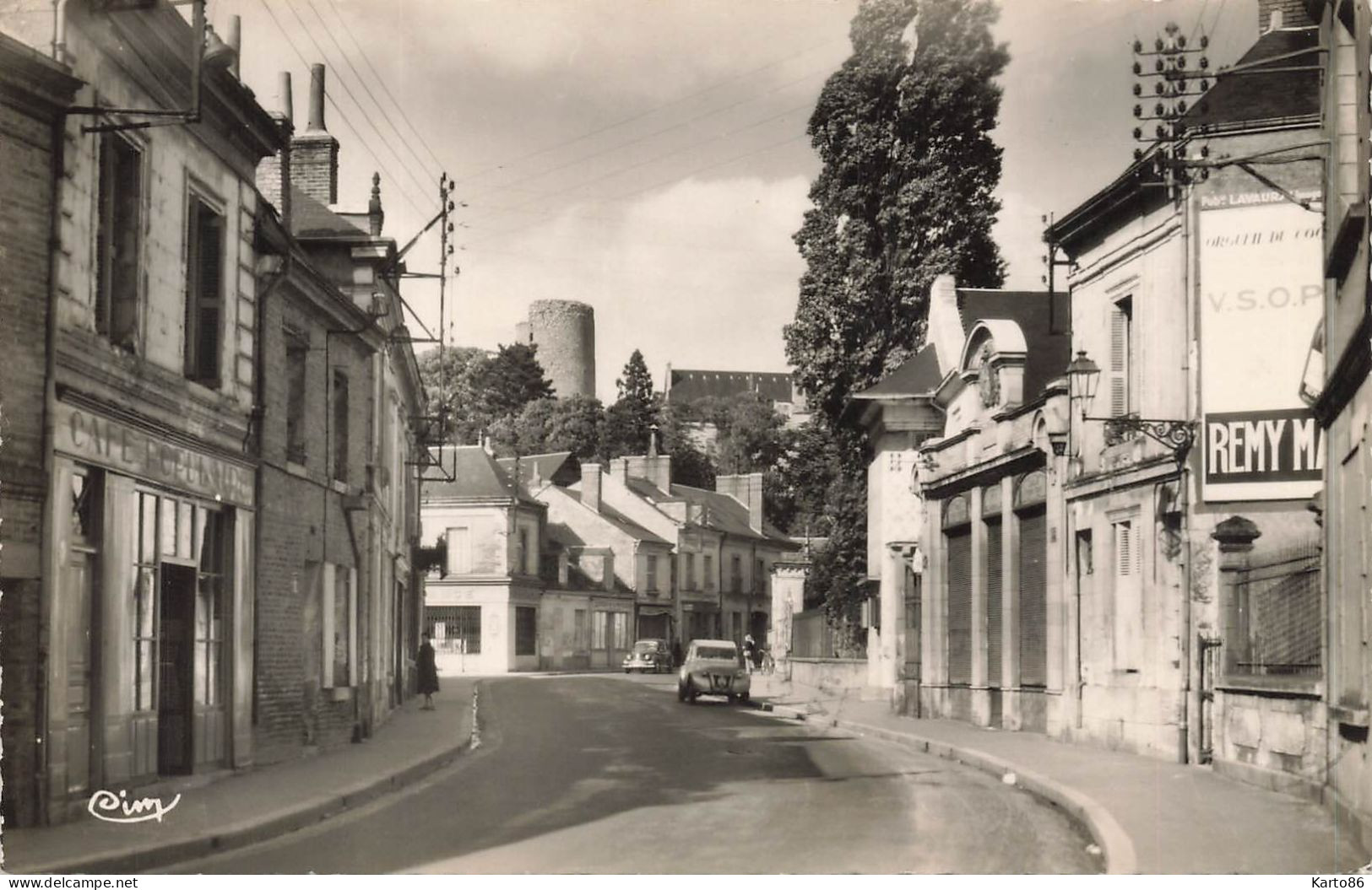 Château Renault * La Rue De La République * Café Populaire - Autres & Non Classés