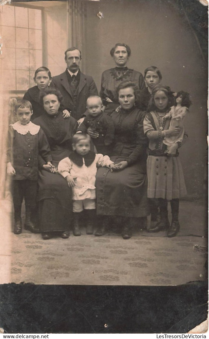 CARTE PHOTO -  Une Famille De 3 Générations - Carte Postale Ancienne - Fotografía