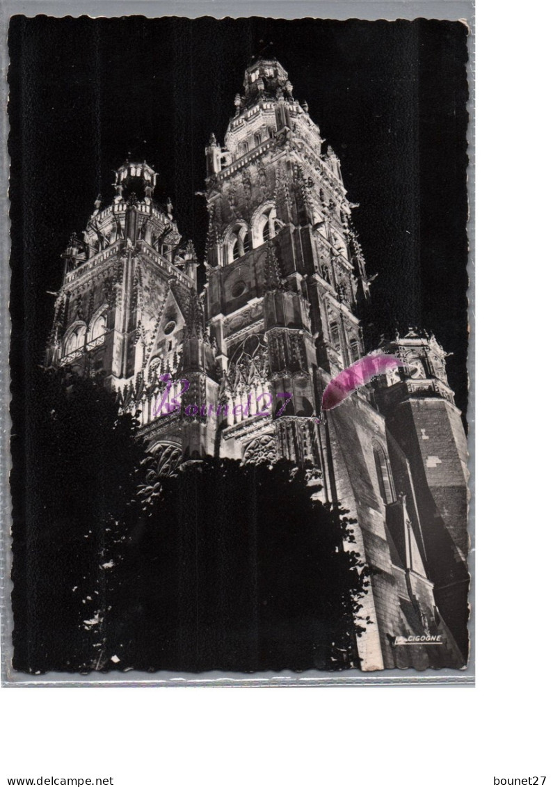 TOURS 37 - Les Tours De La Cathedrale Vues De Nuit Carte Vierge - Tours