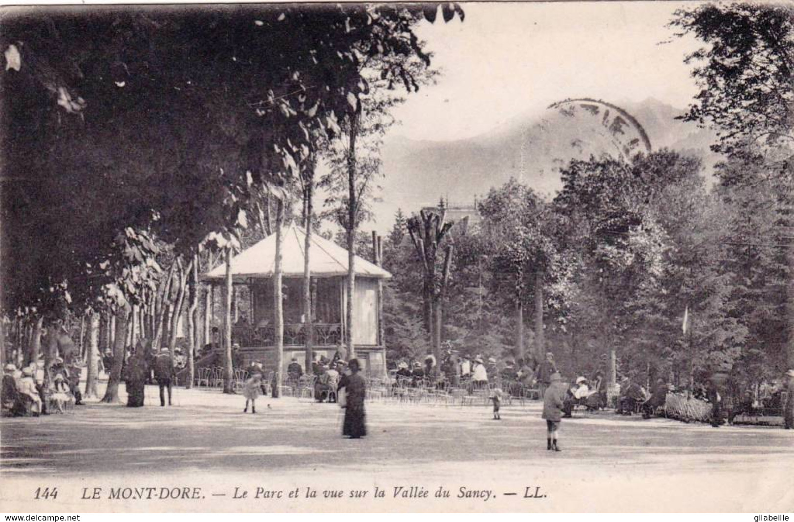 63 - Puy De Dome -  LE MONT DORE -  Le Parc Et La Vue Sur La Vallée Du Sancy - Le Mont Dore