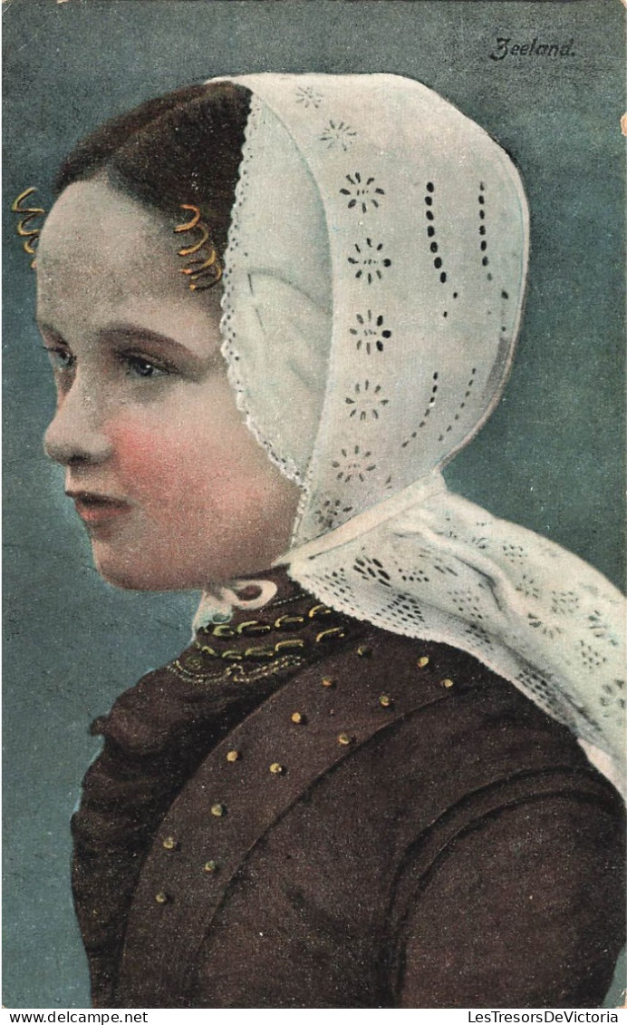 FANTAISIES - Une Fille Avec Un Voile Sur La Tête - Colorisé - Carte Postale Ancienne - Women