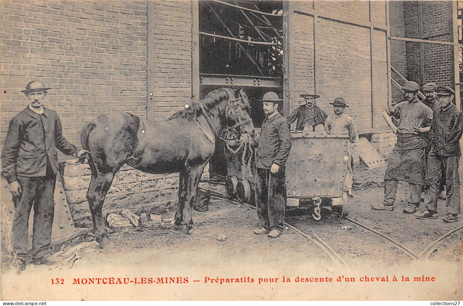 71-MONTCEAU-LES-MINES- PREPARATIFS POUR LA DESCENTE D'UN CHEVAL A LA MINE - Montceau Les Mines