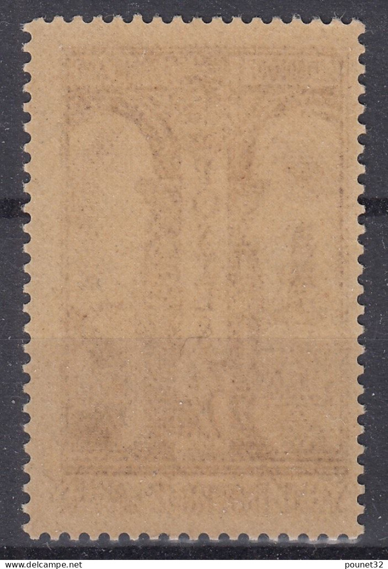 TIMBRE FRANCE ST TROPHIME D'ARLES N° 302 NEUF ** GOMME SANS CHARNIERE - COTE 90 € - Nuovi