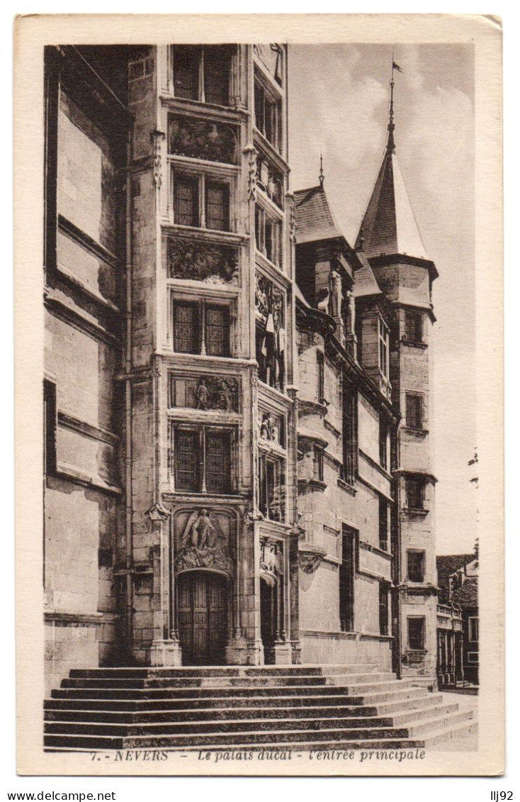 CPA 58 - NEVERS (Nièvre) - 7. Le Palais Ducal. L'entrée Principale - Nevers