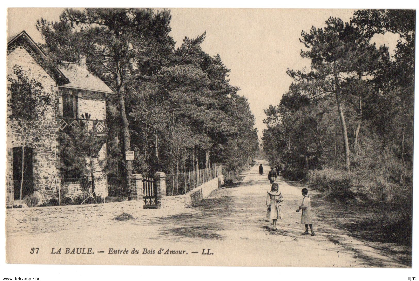 CPA 44 - LA BAULE (Loire Atlantique) - 37. Entrée Du Bois D'Amour - LL (petite Animation) - La Baule-Escoublac