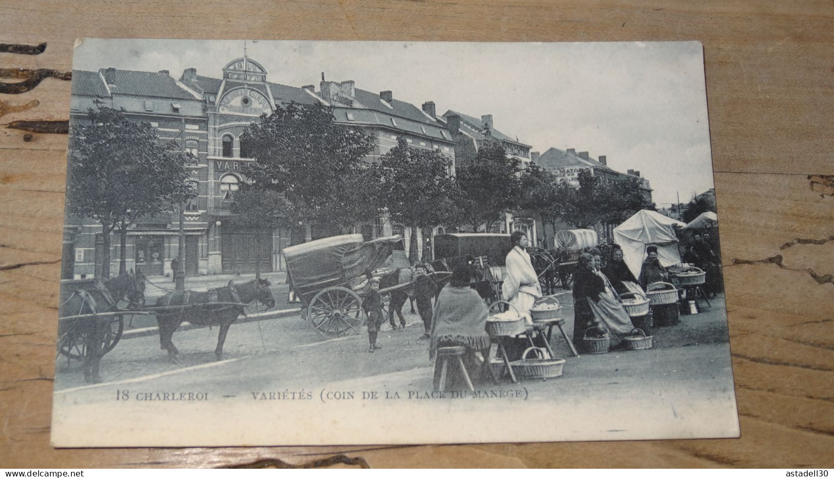 CHARLEROI, Variétés, Coin De La Place Du Manège ................ BE-18279 - Charleroi