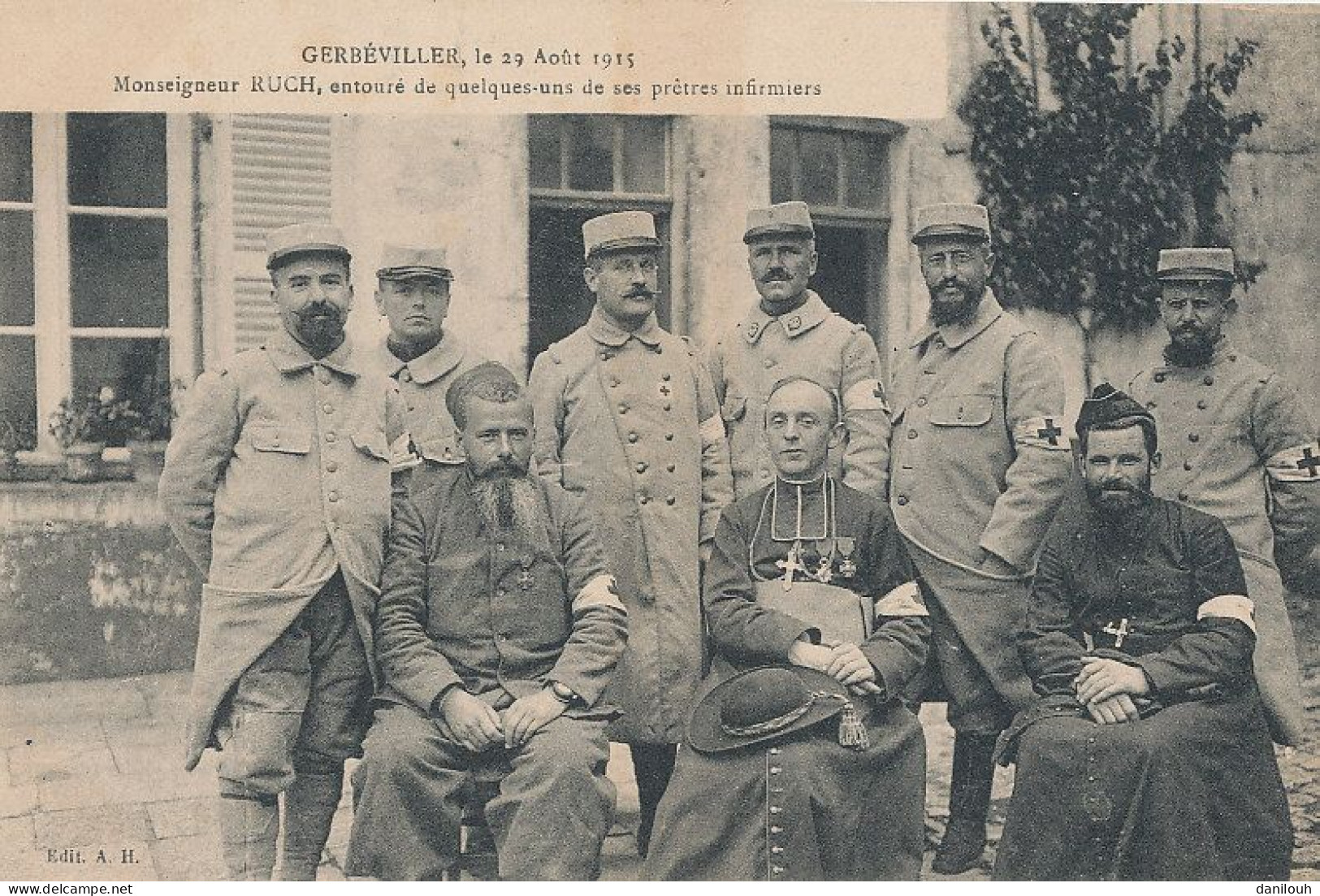 54 // GERBEVILLER  Le 29 Aout 1915 - Monseigneur RUCH Entouré De Quelques Uns De Ses Prêtres Infirmiers - Gerbeviller