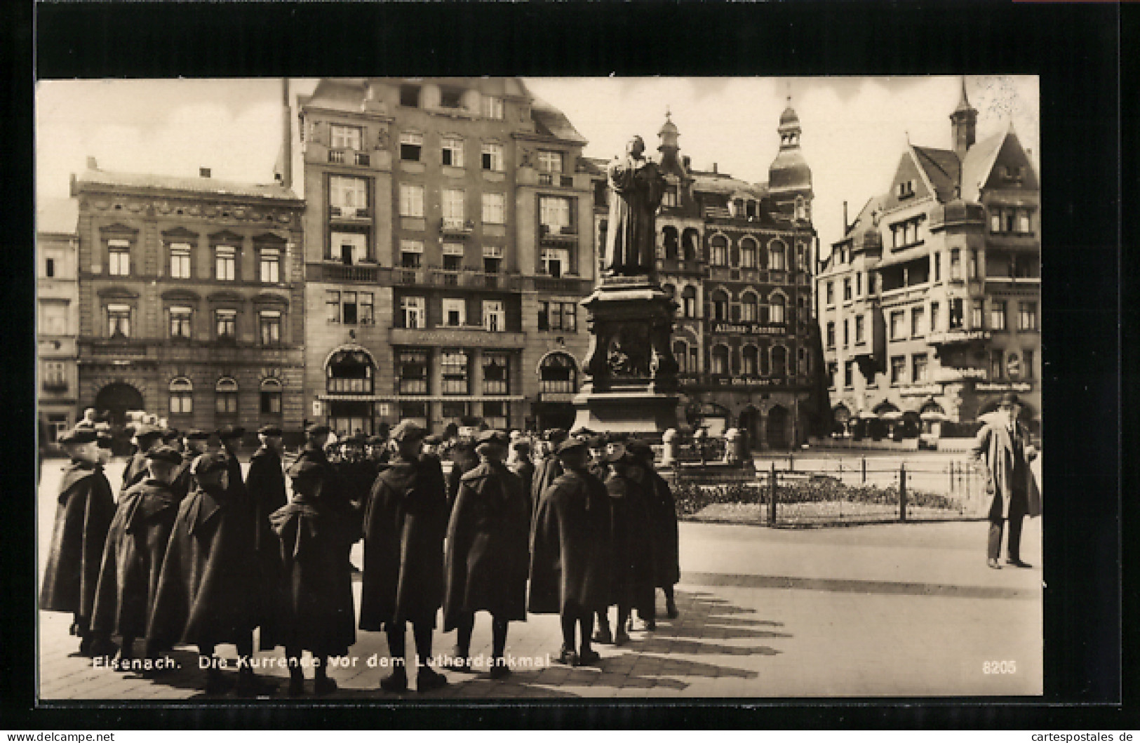 AK Eisenach, Die Kurrende Vor Dem Lutherdenkmal  - Eisenach